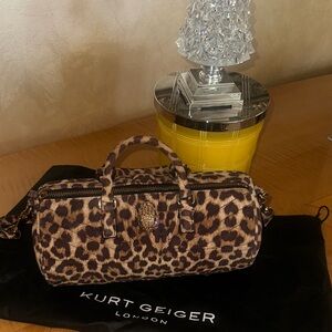 Kensington Leather UJ Barrel Bag
Kurt Geiger London